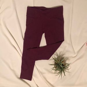Fabletics maroon Capri legging